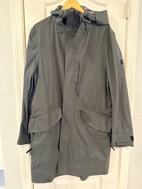 Isaora raincoat
